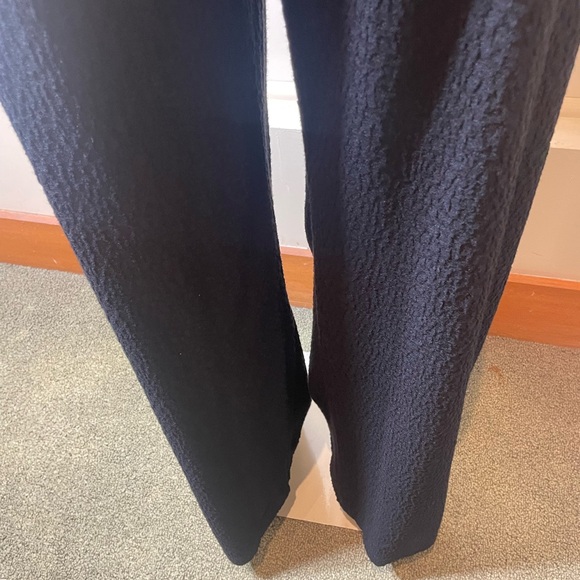 Elegant Black Textured Women's Pants - Picture 4 of 7